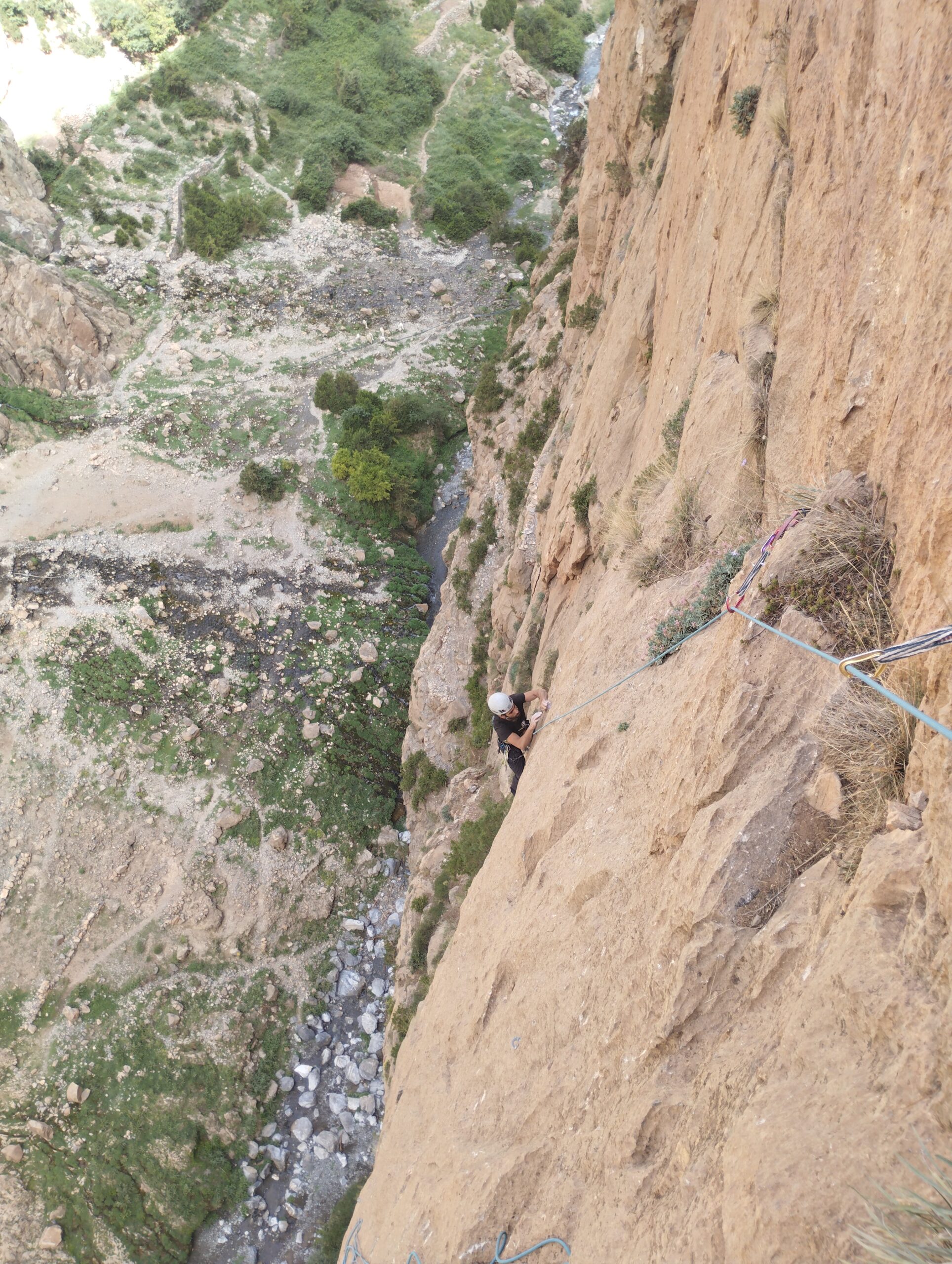 escalando oujdad, taghia