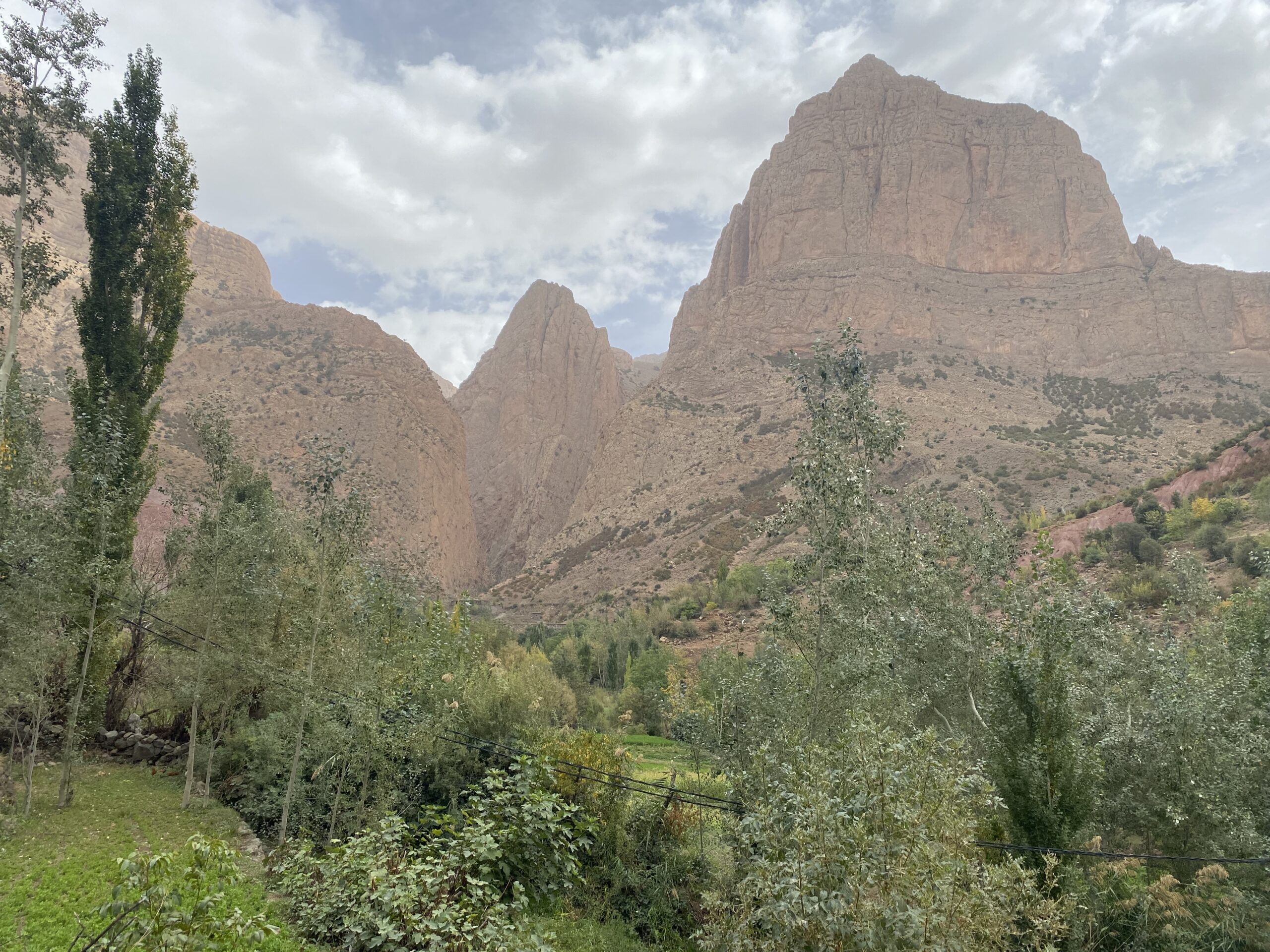 Grandes paredes de caliza en Taghia, Marruecos